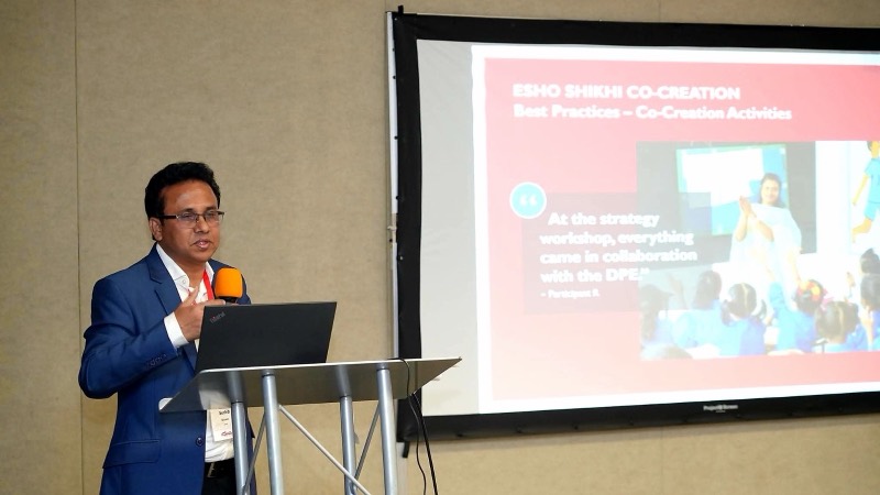Presentation on co-creation at a conference