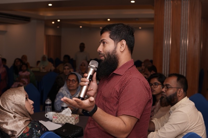 A participant raises a question during the workshop