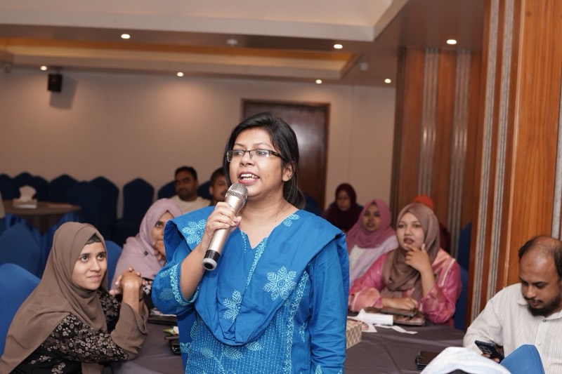 A participant shares her experience with the group
